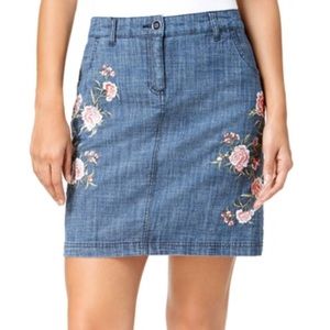 Karen Scott Petite Embroidered Denim Skorts
